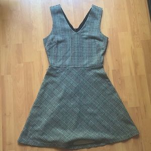 Banana Republic plaid dress, size 2, perfect for fall and winter!